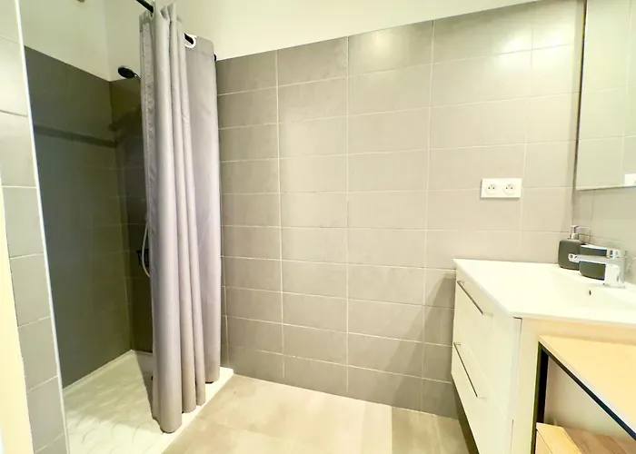 Le Cabes - Climatisation - Bbq -terrasse & Jardin- Free Parking 2 Places-wifi - Teletravail - Sudsejourconciergerie Apartment